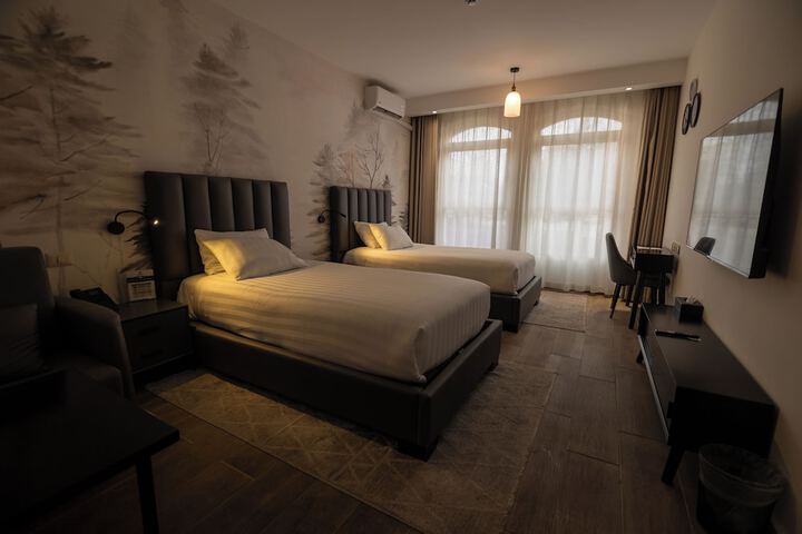 Room 9 of 34