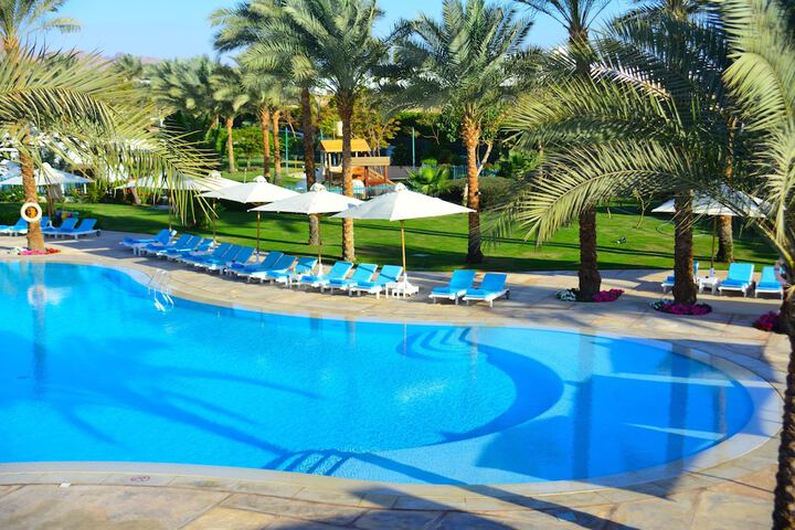 Pool 103 of 249