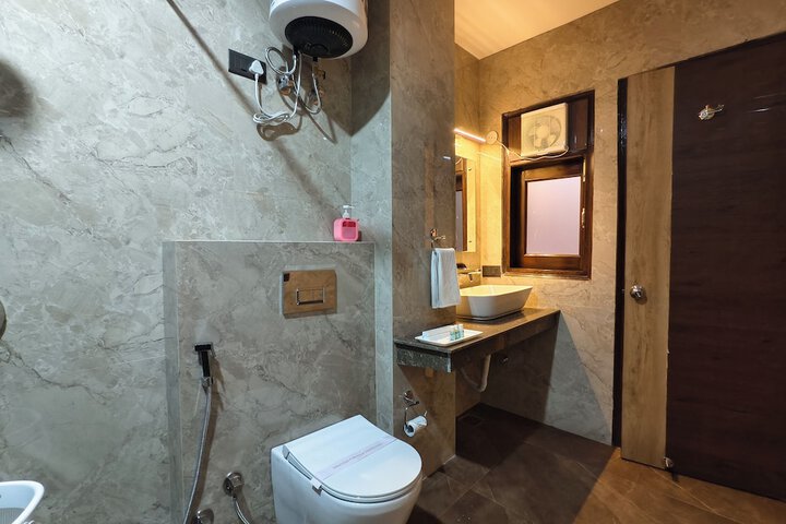 Room 52 of 73