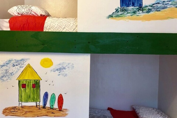 Room 5 of 68