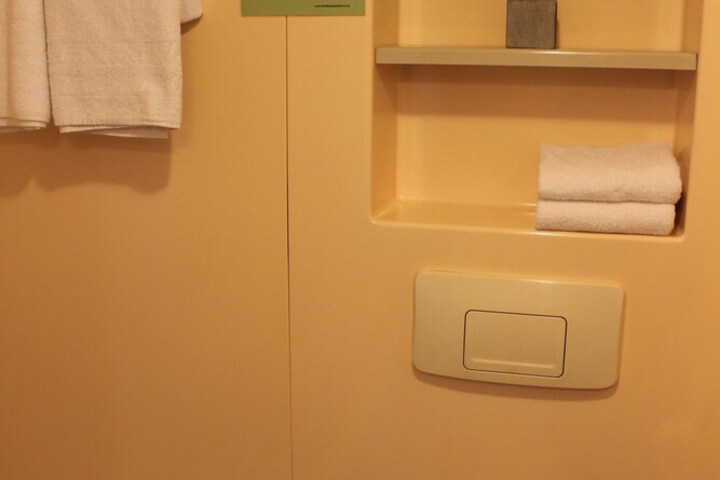 Room 52 of 69