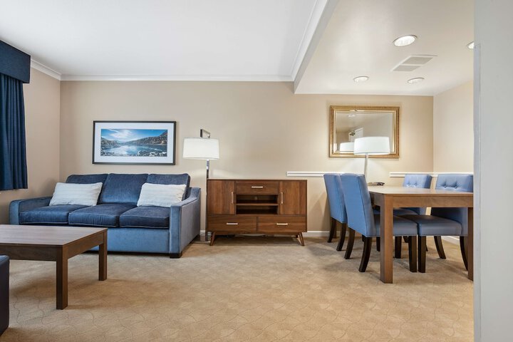 Room 6 of 26