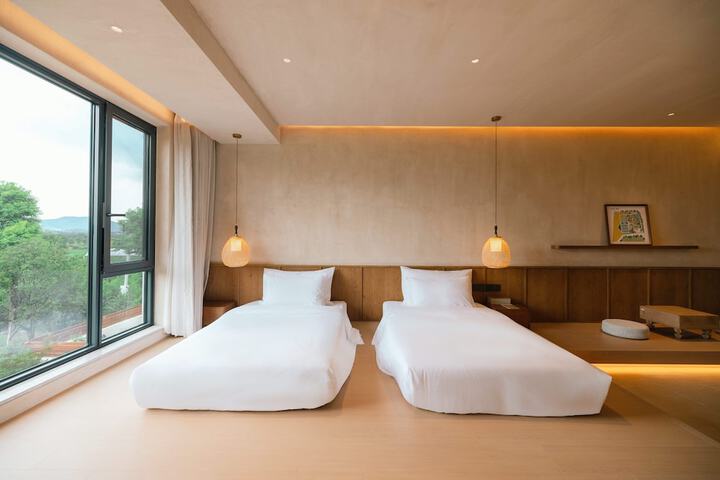 Room 5 of 38