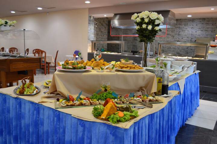 Dining 30 of 66
