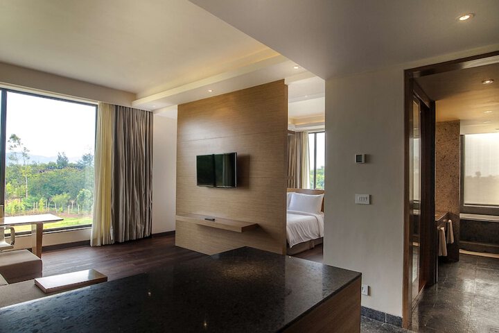 Room 10 of 100