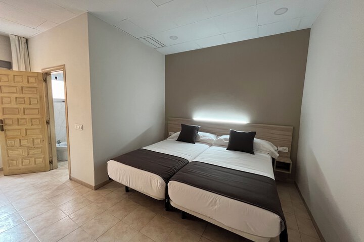 Room 4 of 13