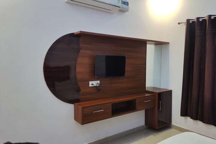 Room 7 of 19