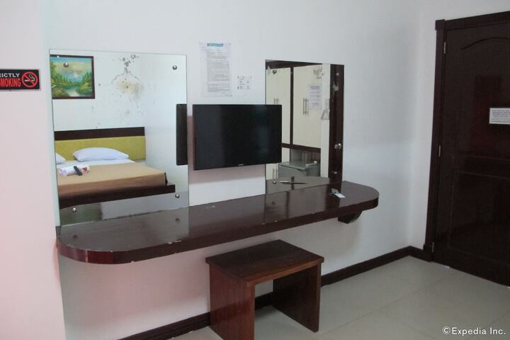 Room 32 of 65