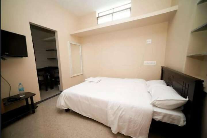 Room 2 of 10