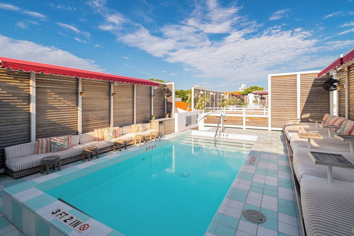 Rooftop pool