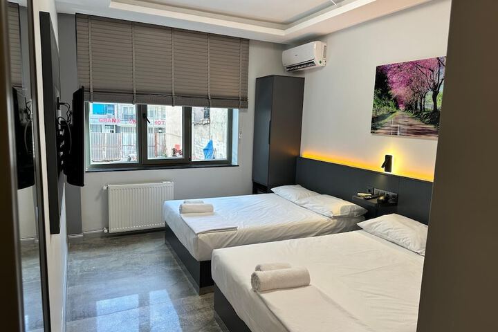 Room 16 of 48