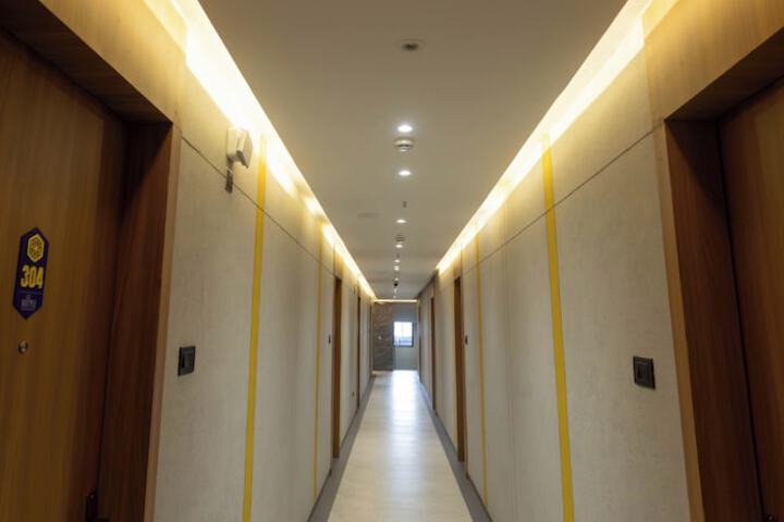 Room 32 of 43