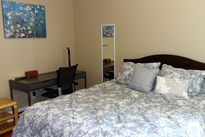Room 5 of 12