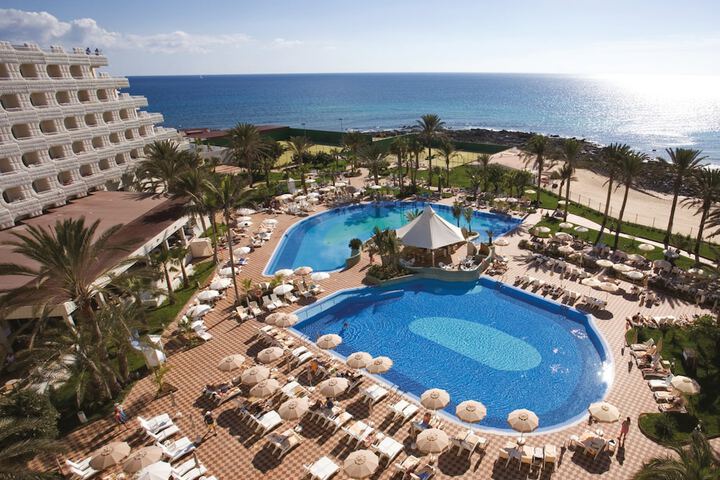 Hotel with Pool