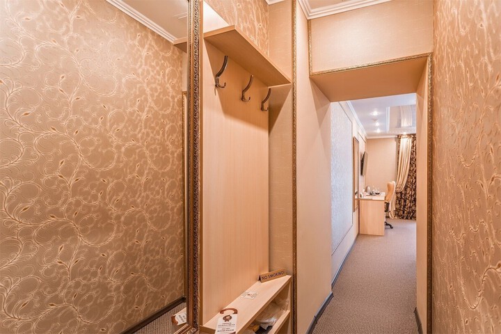 Room 42 of 82