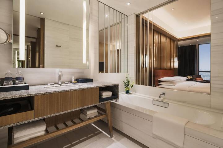 Room 21 of 46