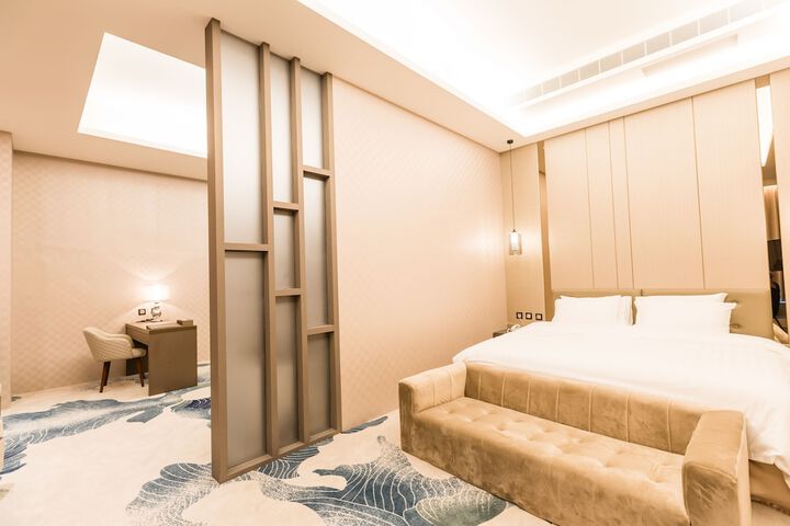 Room 18 of 43