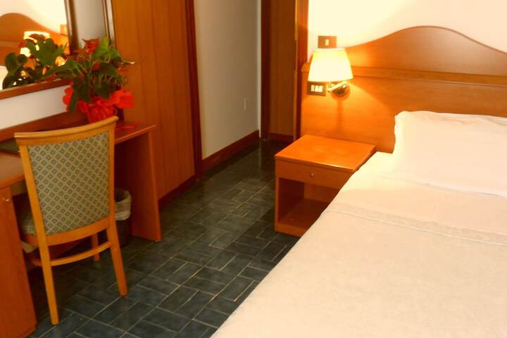 Room 8 of 30