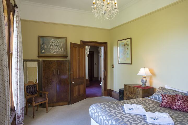 Room 11 of 39