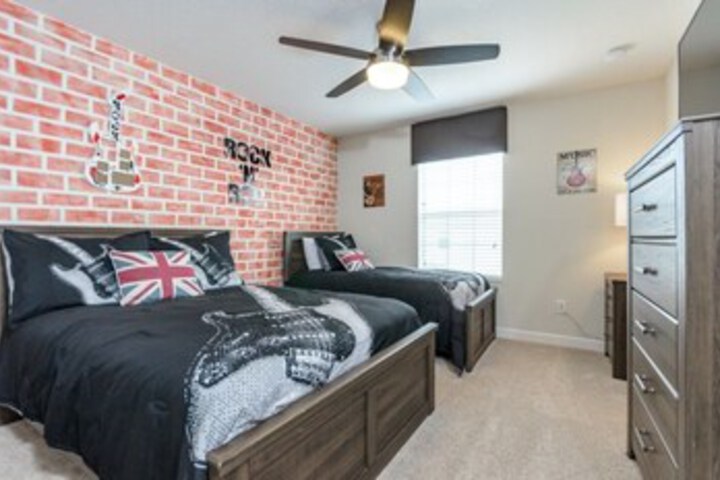 Room 11 of 26