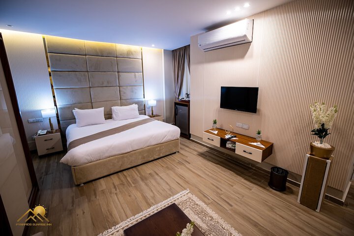 Room 25 of 183