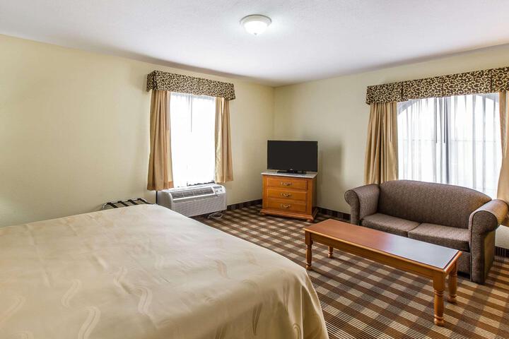 1 King Bed (8 of 8)