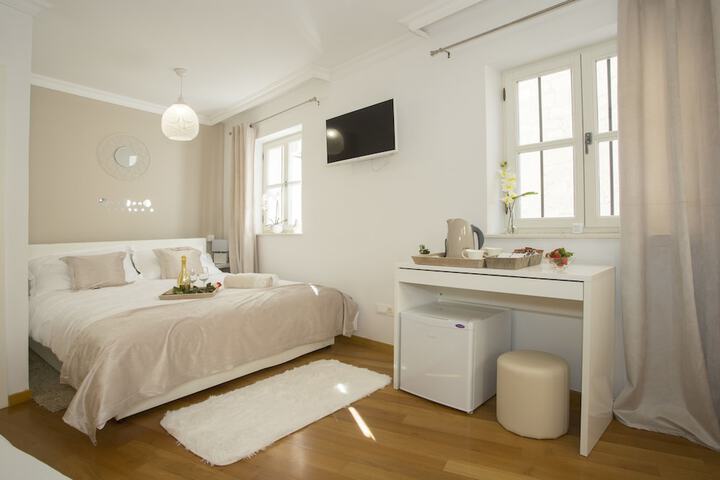 Room 7 of 84