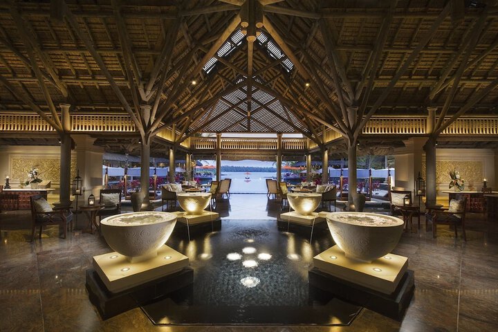 Entrance & Lobby