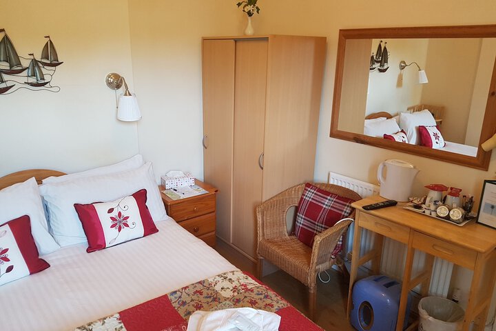 Room 3 of 73
