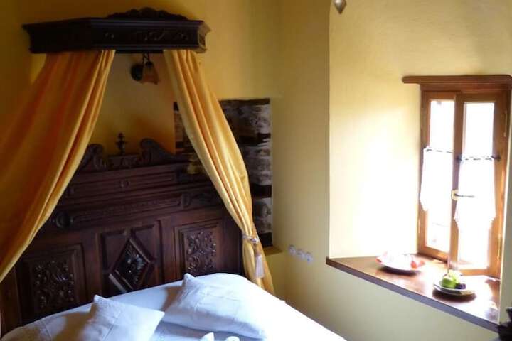 Room 8 of 42