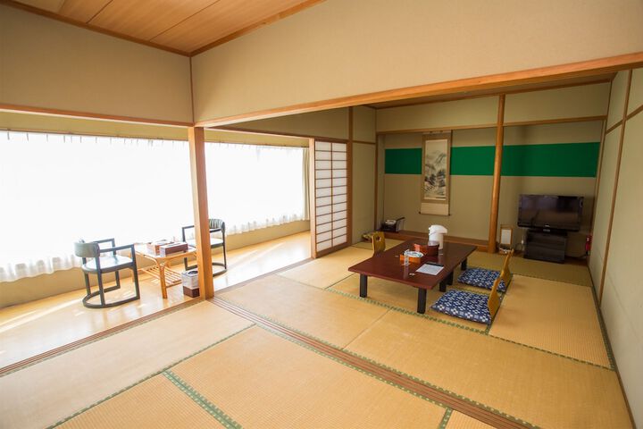 Room 11 of 38