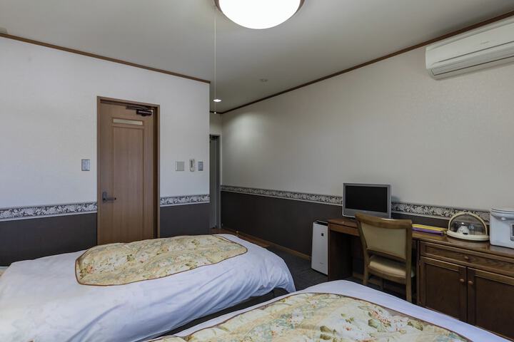 Room 21 of 96