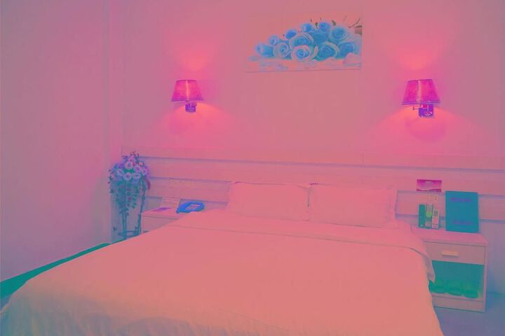 Room 22 of 28