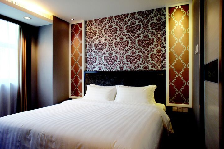 Room 3 of 33