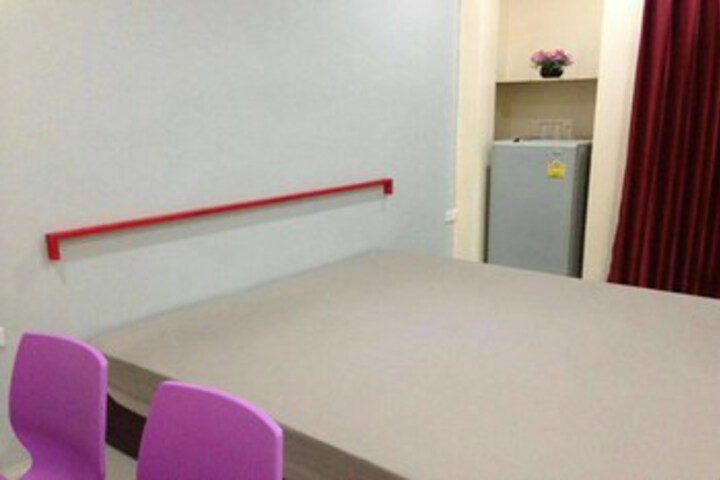 Room 11 of 16