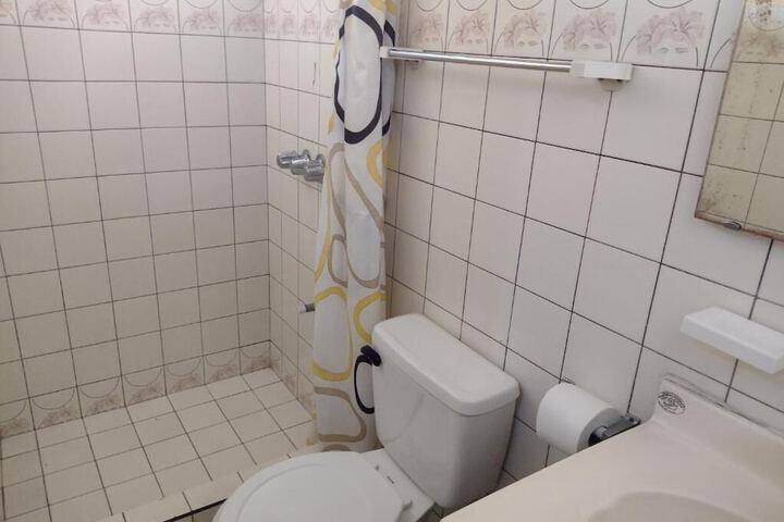 Room 12 of 18