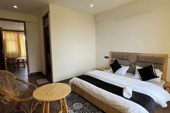 Room 3 of 27
