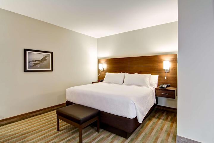 1 King Bed (15 of 22)