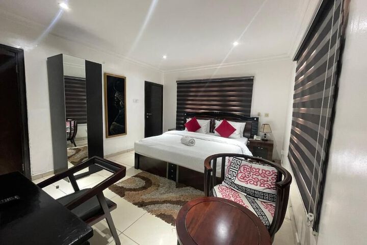 Room 7 of 18