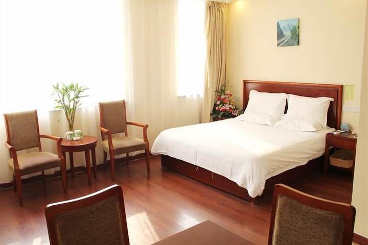 Room 14 of 22