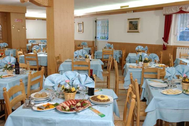 Dining 23 of 51