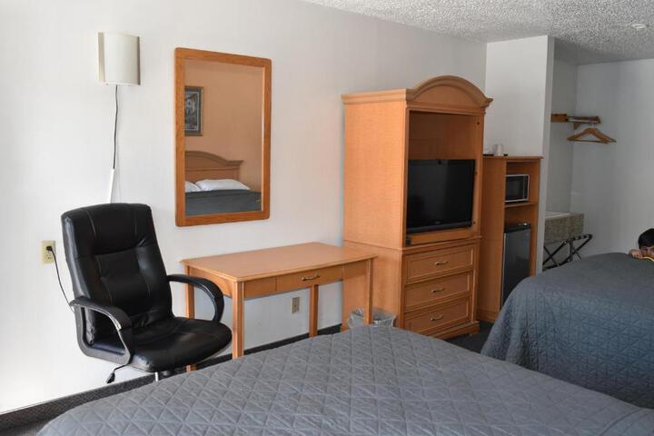 Shared lounge/TV area