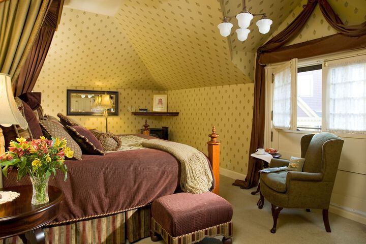 Room 27 of 82