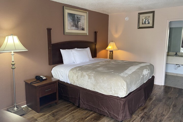 Room 7 of 8