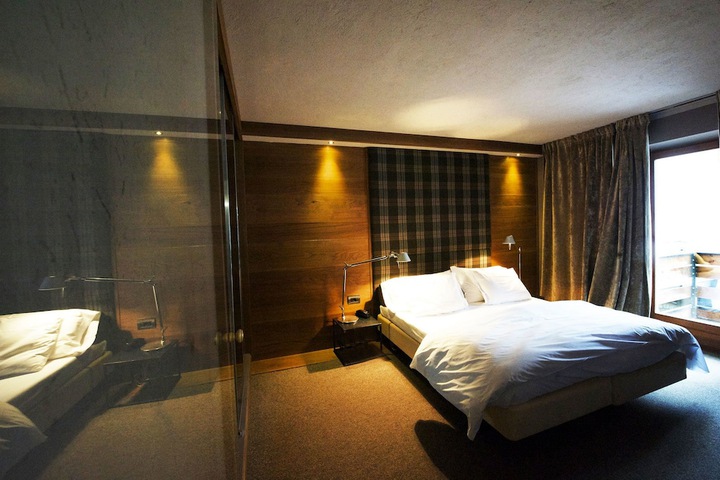 Room 2 of 98