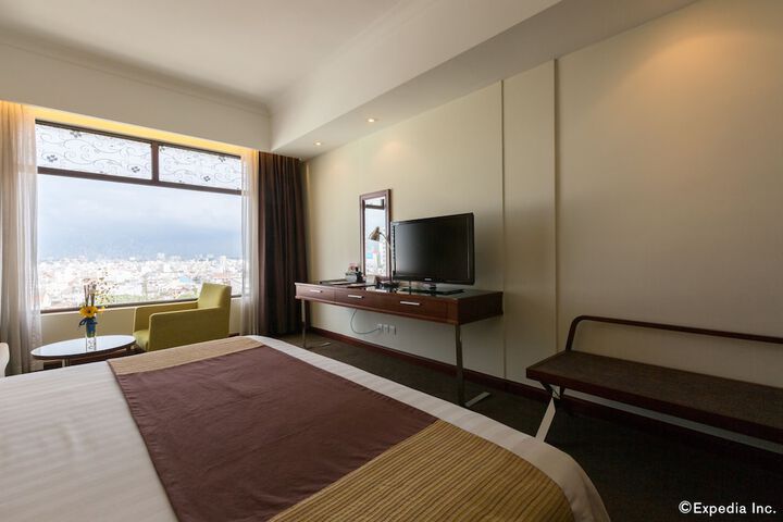 Room 4 of 40