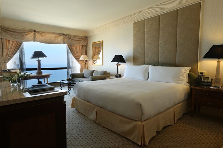 Room 27 of 136
