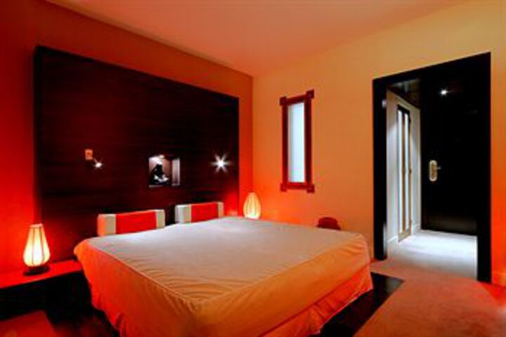 Room 10 of 28