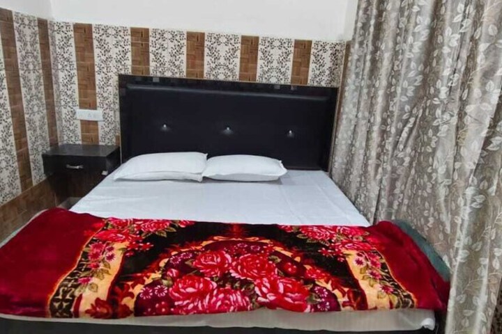 Room 10 of 13