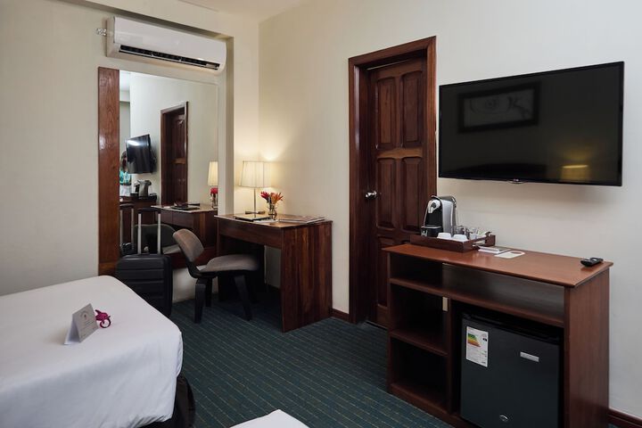 Room 32 of 61